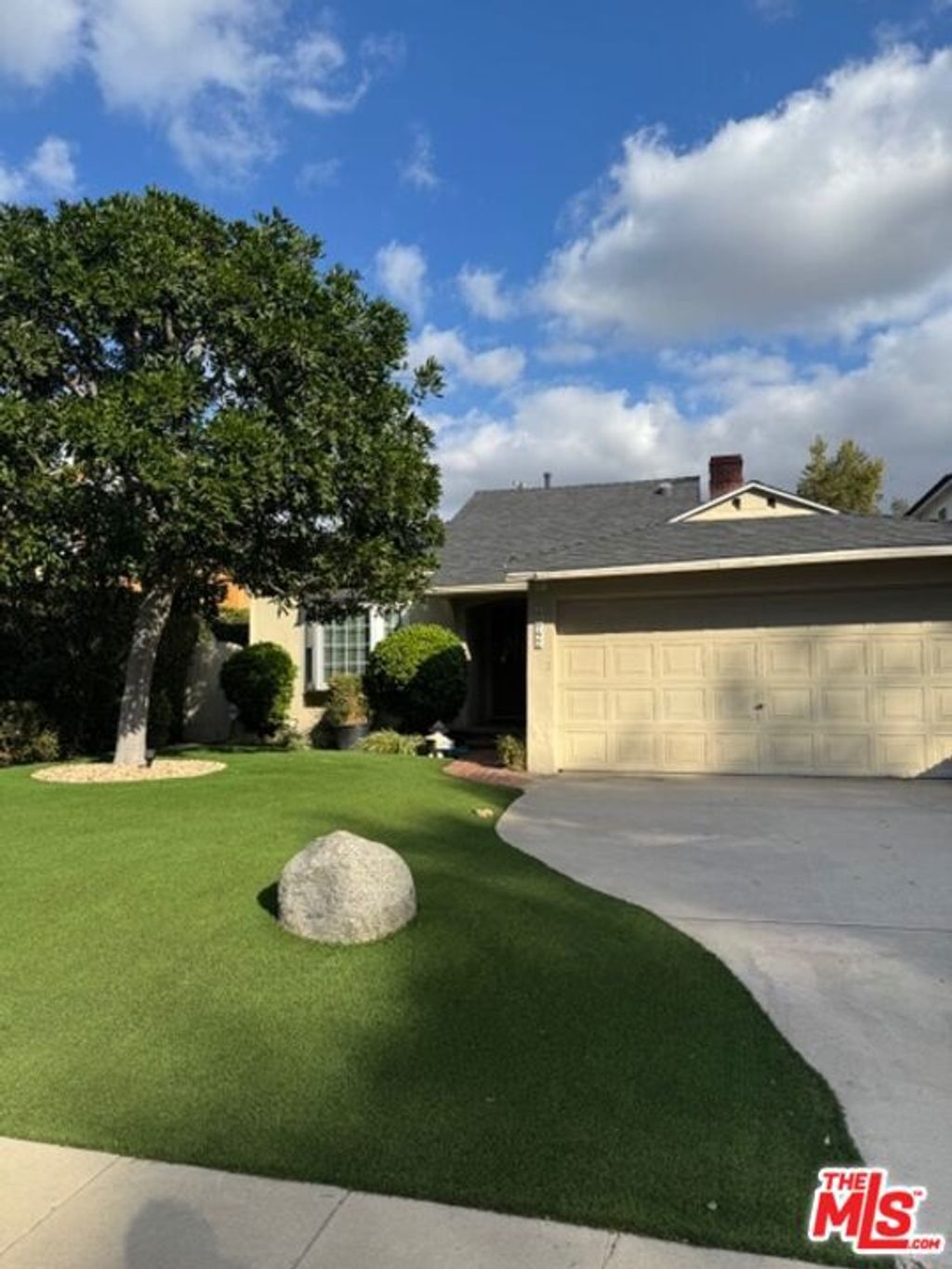 listing image 0