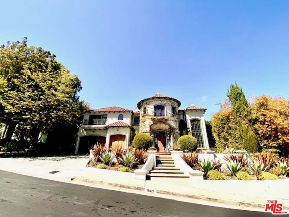 Beverly Hills, California 90210, United States, 4 Bedrooms Bedrooms, ,5 BathroomsBathrooms,Residential,Active,59819