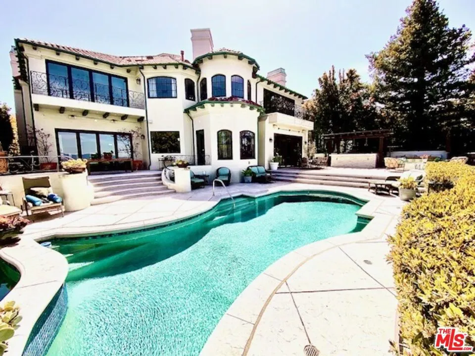 Beverly Hills, California 90210, United States, 4 Bedrooms Bedrooms, ,5 BathroomsBathrooms,Residential,Active,59819