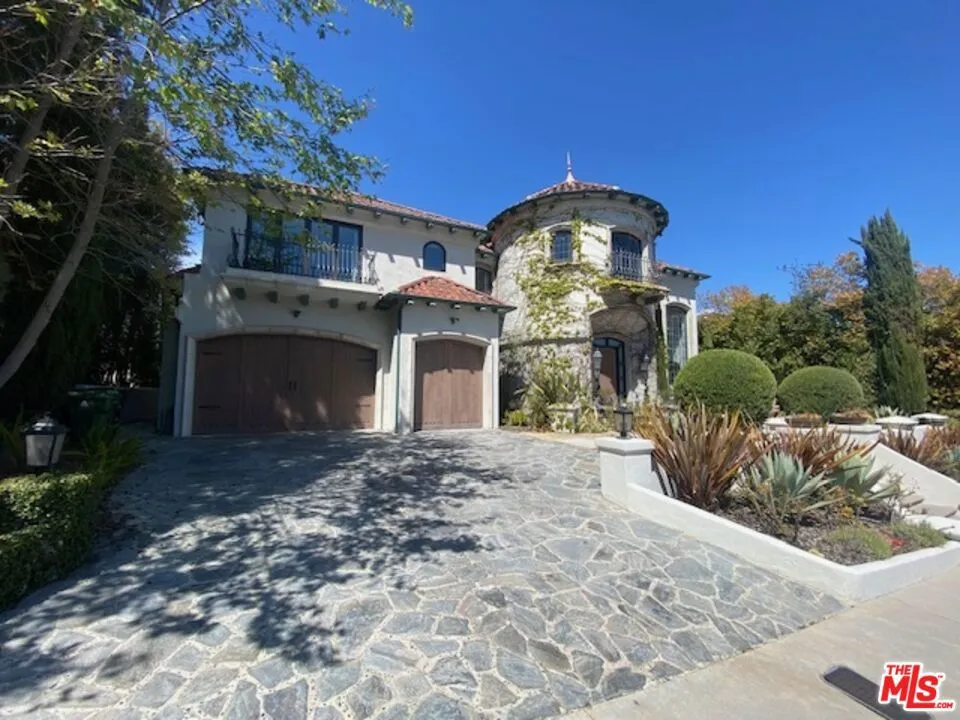 Beverly Hills, California 90210, United States, 4 Bedrooms Bedrooms, ,5 BathroomsBathrooms,Residential,Active,59819