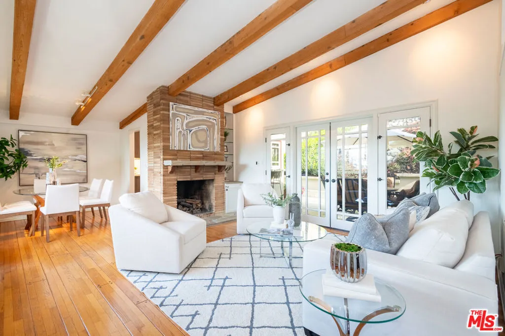 Studio City, California 91604, United States, 2 Bedrooms Bedrooms, ,1 BathroomBathrooms,Residential,Pending,105687