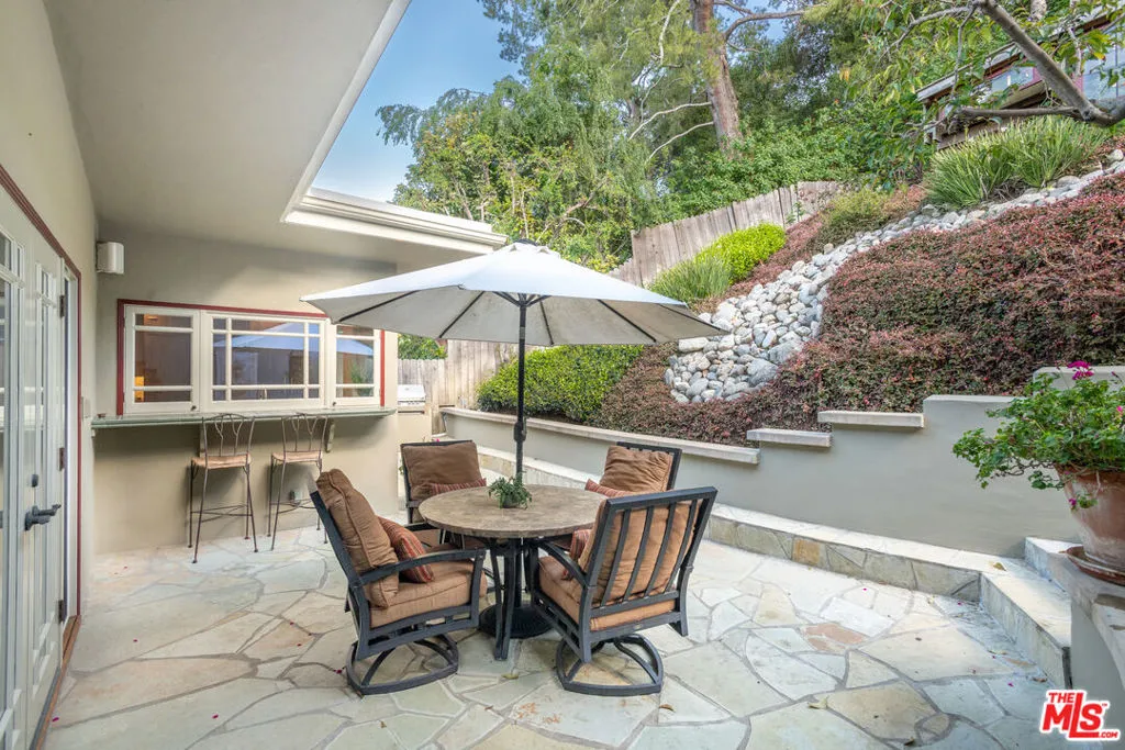 Studio City, California 91604, United States, 2 Bedrooms Bedrooms, ,1 BathroomBathrooms,Residential,Pending,105687