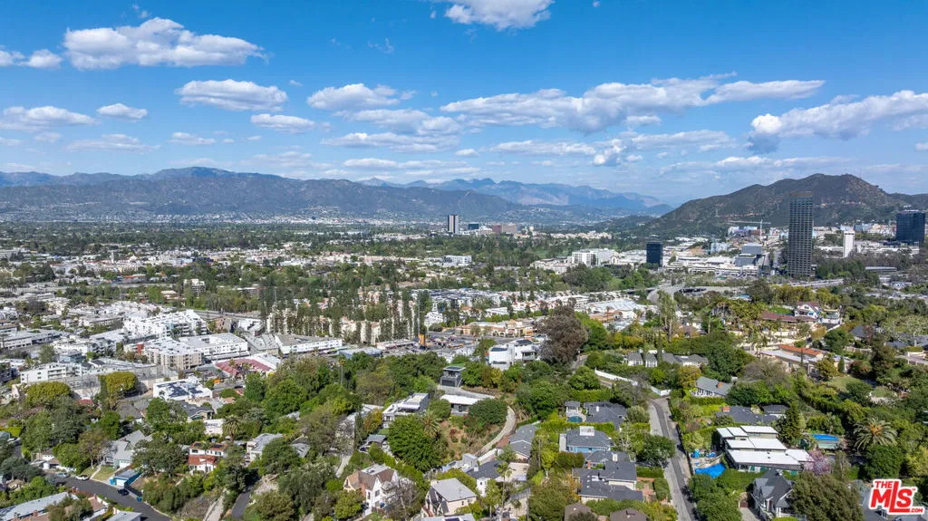 Studio City, California 91604, United States, 2 Bedrooms Bedrooms, ,1 BathroomBathrooms,Residential,Pending,105687