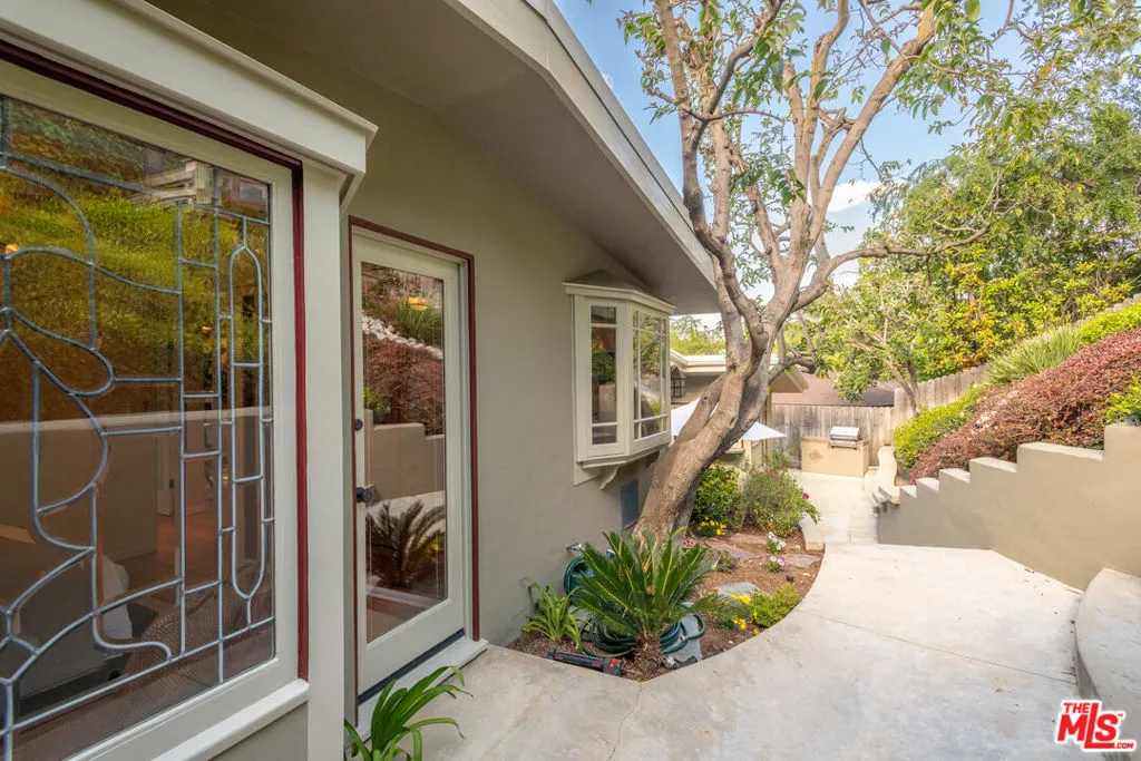 Studio City, California 91604, United States, 2 Bedrooms Bedrooms, ,1 BathroomBathrooms,Residential,Pending,105687