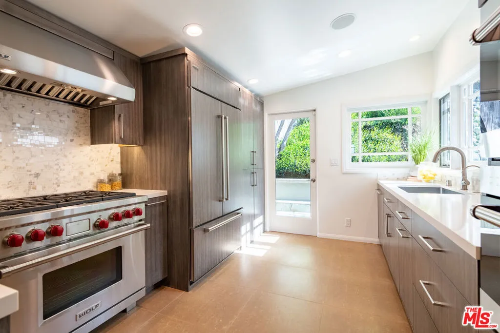 Studio City, California 91604, United States, 2 Bedrooms Bedrooms, ,1 BathroomBathrooms,Residential,Pending,105687