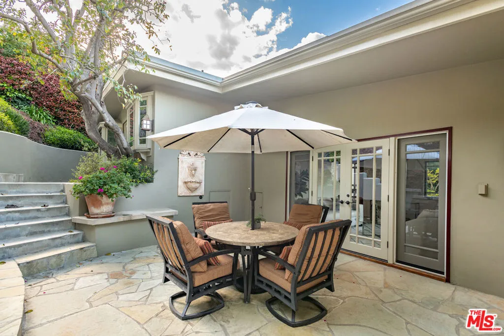 Studio City, California 91604, United States, 2 Bedrooms Bedrooms, ,1 BathroomBathrooms,Residential,Pending,105687