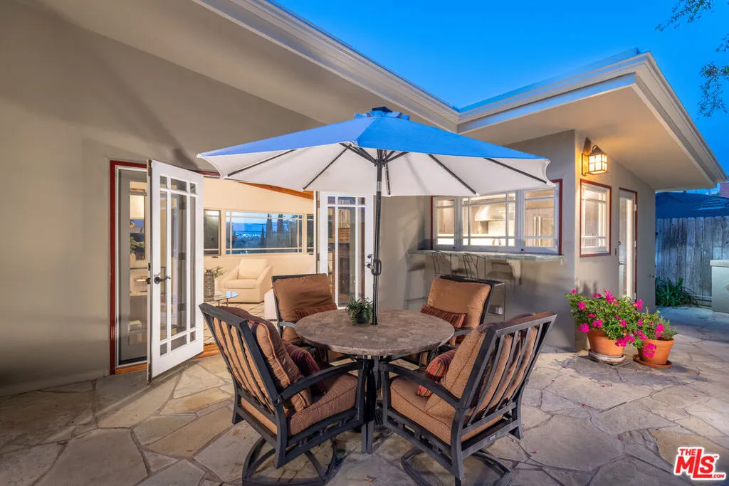 Studio City, California 91604, United States, 2 Bedrooms Bedrooms, ,1 BathroomBathrooms,Residential,Pending,105687