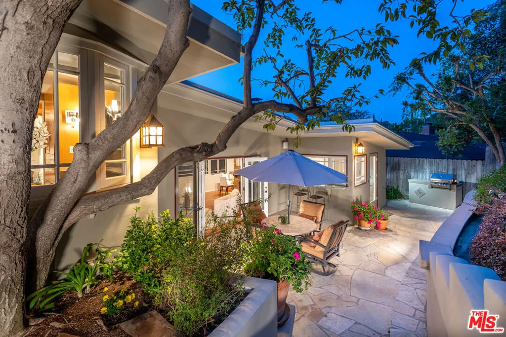 Studio City, California 91604, United States, 2 Bedrooms Bedrooms, ,1 BathroomBathrooms,Residential,Pending,105687