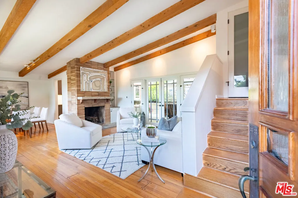 Studio City, California 91604, United States, 2 Bedrooms Bedrooms, ,1 BathroomBathrooms,Residential,Pending,105687