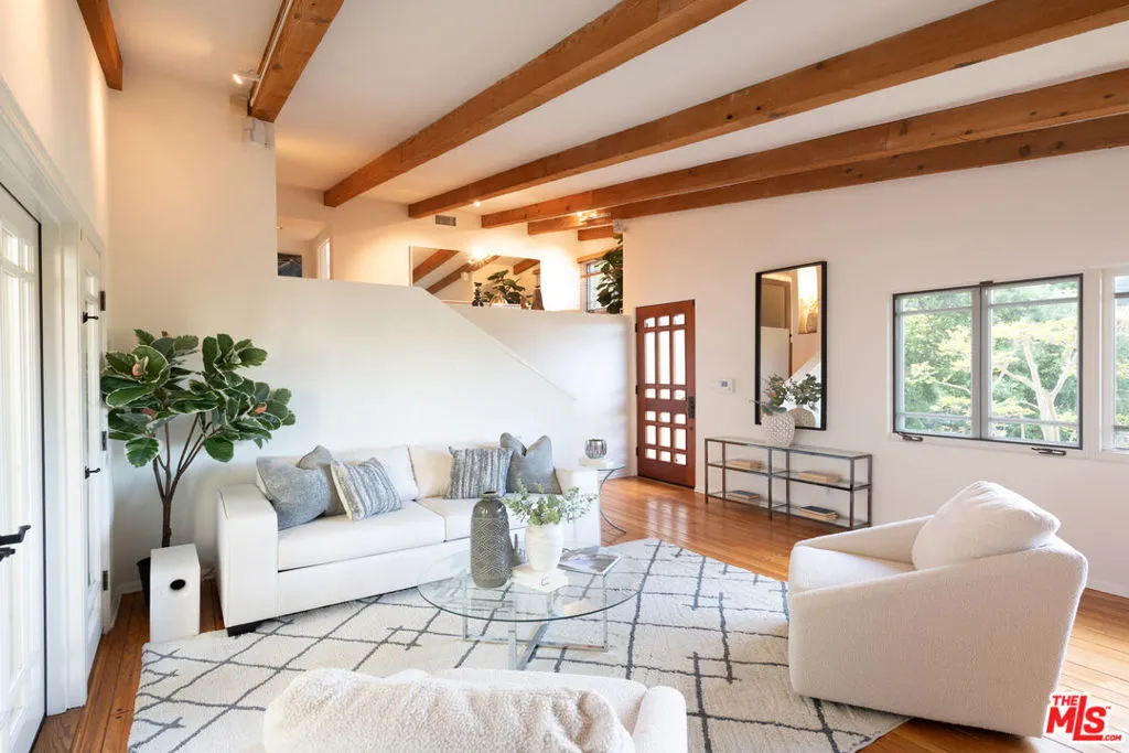 Studio City, California 91604, United States, 2 Bedrooms Bedrooms, ,1 BathroomBathrooms,Residential,Pending,105687