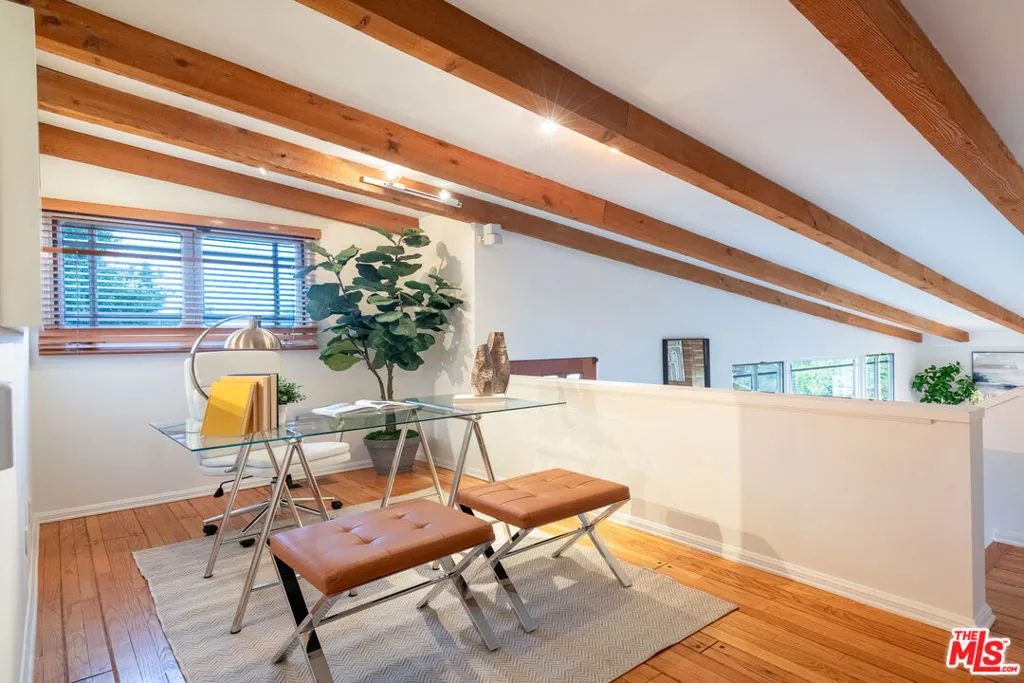 Studio City, California 91604, United States, 2 Bedrooms Bedrooms, ,1 BathroomBathrooms,Residential,Pending,105687