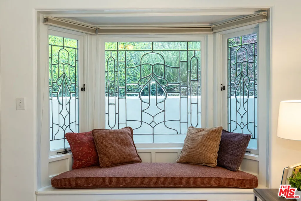 Studio City, California 91604, United States, 2 Bedrooms Bedrooms, ,1 BathroomBathrooms,Residential,Pending,105687