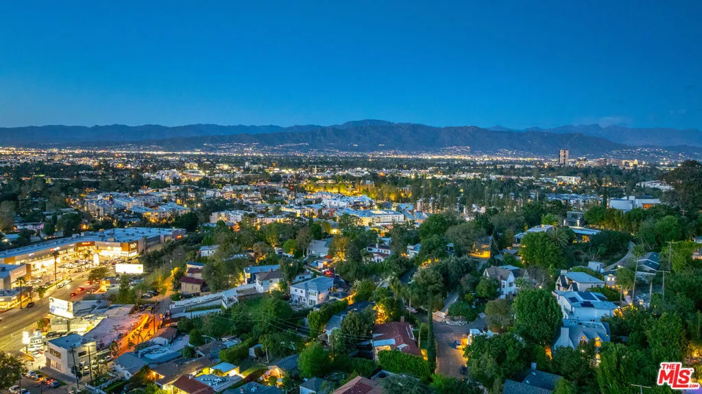 Studio City, California 91604, United States, 2 Bedrooms Bedrooms, ,1 BathroomBathrooms,Residential,Pending,105687