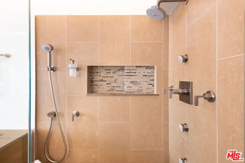 Studio City, California 91604, United States, 2 Bedrooms Bedrooms, ,1 BathroomBathrooms,Residential,Pending,105687