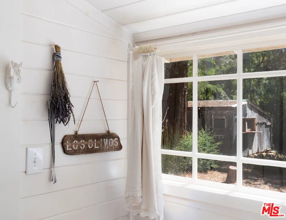 Solvang, California 93463, United States, 3 Bedrooms Bedrooms, ,2 BathroomsBathrooms,Residential,Pending,82173