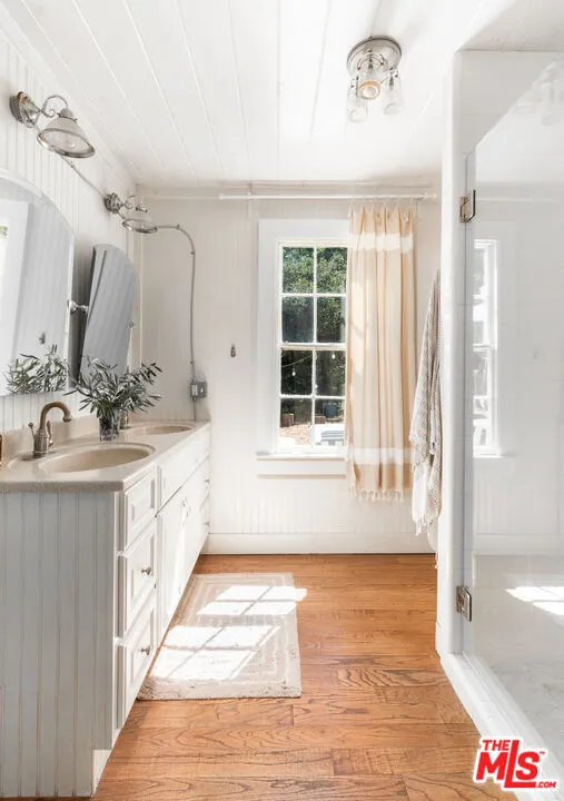 Solvang, California 93463, United States, 3 Bedrooms Bedrooms, ,2 BathroomsBathrooms,Residential,Pending,82173