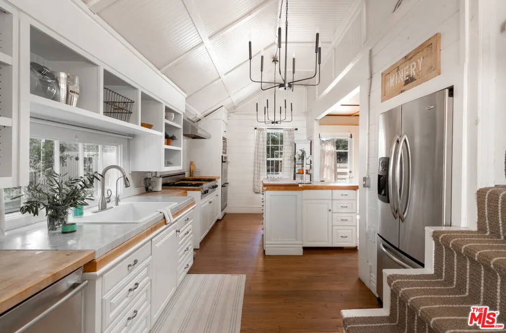 Solvang, California 93463, United States, 3 Bedrooms Bedrooms, ,2 BathroomsBathrooms,Residential,Pending,82173