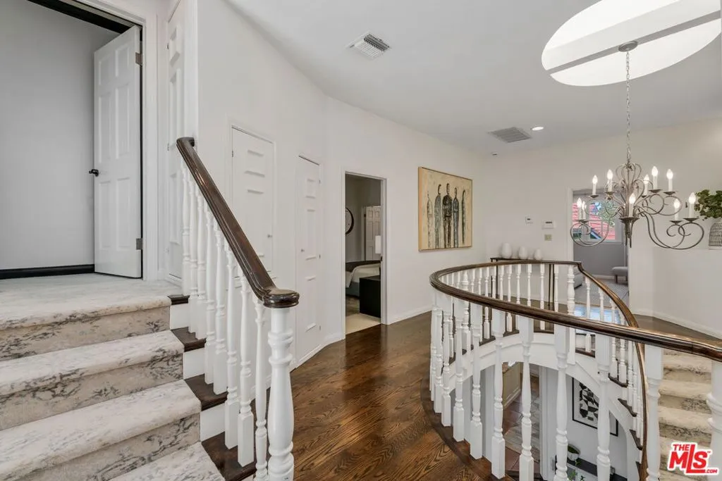 Santa Monica, California 90402, United States, 5 Bedrooms Bedrooms, ,6 BathroomsBathrooms,Residential,Pending,108706