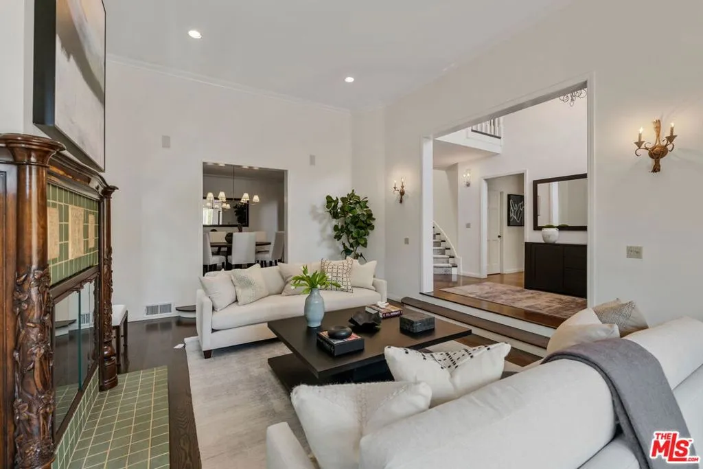 Santa Monica, California 90402, United States, 5 Bedrooms Bedrooms, ,6 BathroomsBathrooms,Residential,Pending,108706