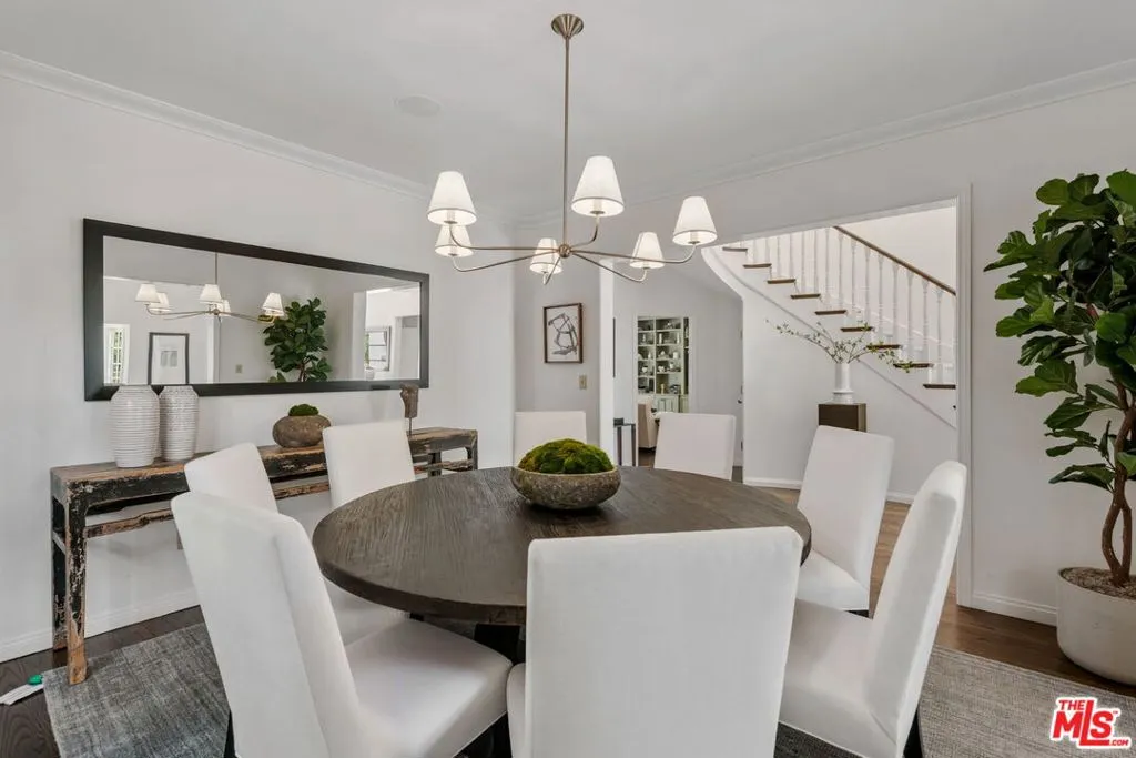 Santa Monica, California 90402, United States, 5 Bedrooms Bedrooms, ,6 BathroomsBathrooms,Residential,Pending,108706