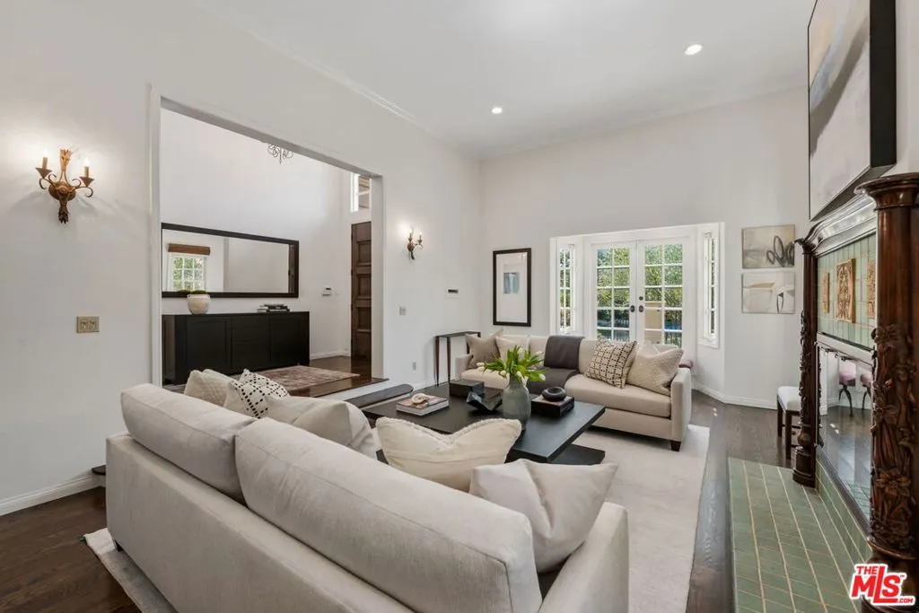 Santa Monica, California 90402, United States, 5 Bedrooms Bedrooms, ,6 BathroomsBathrooms,Residential,Pending,108706