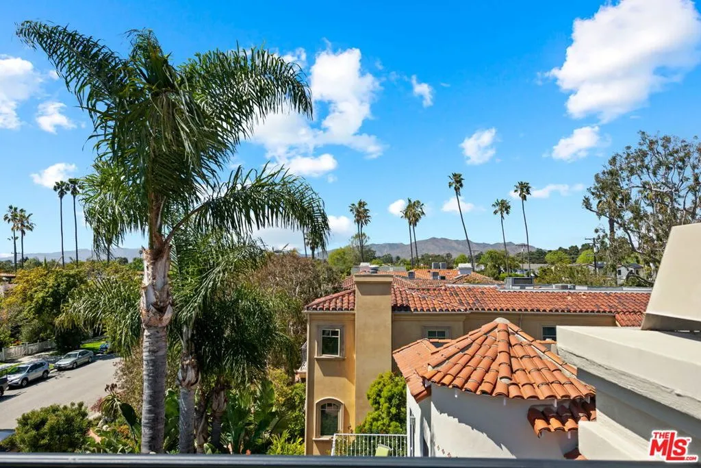 Santa Monica, California 90402, United States, 5 Bedrooms Bedrooms, ,6 BathroomsBathrooms,Residential,Pending,108706