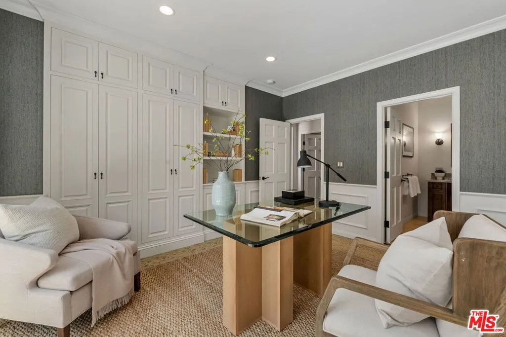 Santa Monica, California 90402, United States, 5 Bedrooms Bedrooms, ,6 BathroomsBathrooms,Residential,Pending,108706