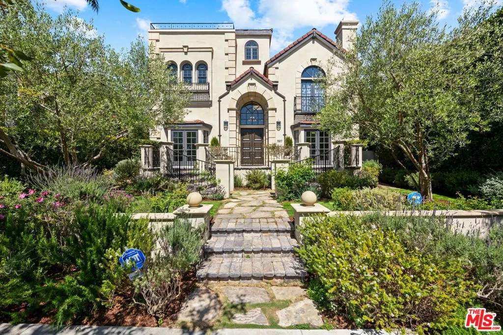 Santa Monica, California 90402, United States, 5 Bedrooms Bedrooms, ,6 BathroomsBathrooms,Residential,Pending,108706