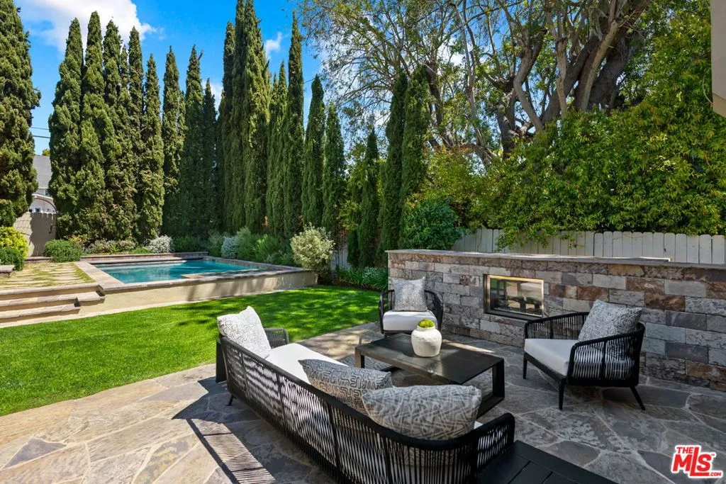 Santa Monica, California 90402, United States, 5 Bedrooms Bedrooms, ,6 BathroomsBathrooms,Residential,Pending,108706