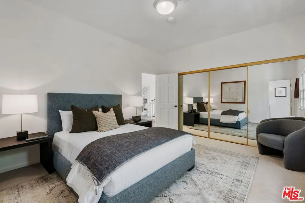 Santa Monica, California 90402, United States, 5 Bedrooms Bedrooms, ,6 BathroomsBathrooms,Residential,Pending,108706