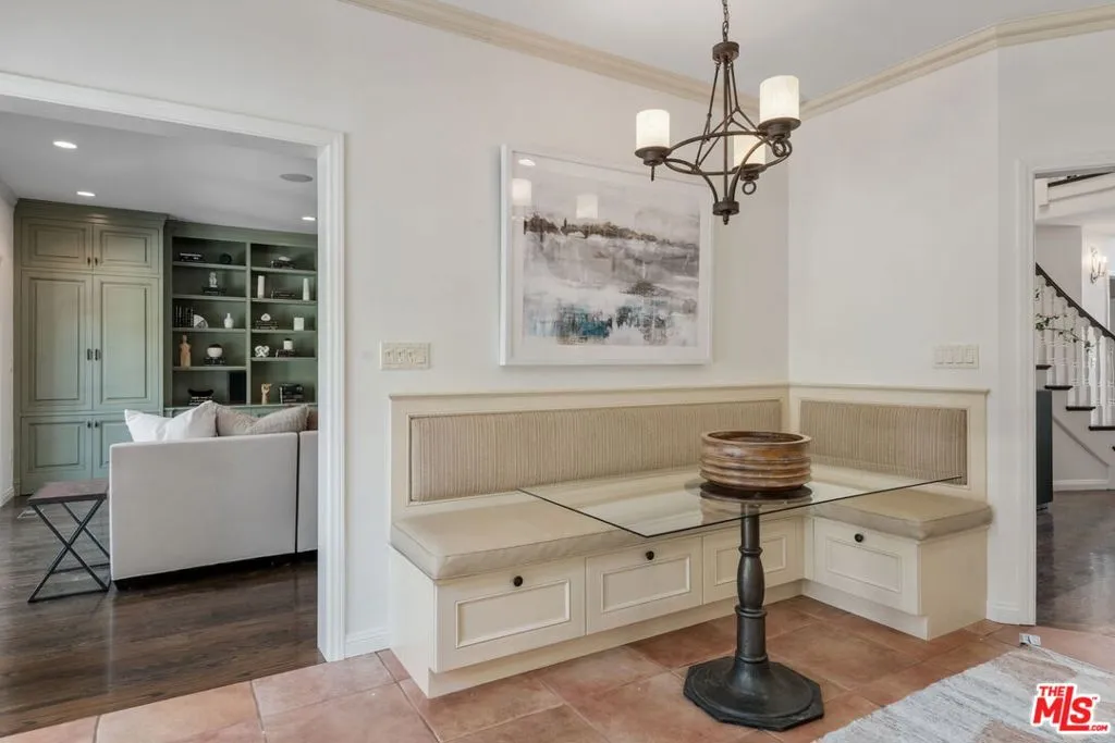 Santa Monica, California 90402, United States, 5 Bedrooms Bedrooms, ,6 BathroomsBathrooms,Residential,Pending,108706