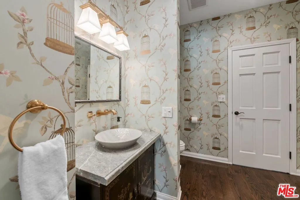 Santa Monica, California 90402, United States, 5 Bedrooms Bedrooms, ,6 BathroomsBathrooms,Residential,Pending,108706