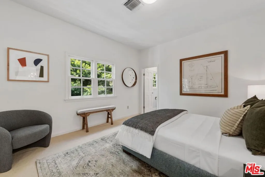 Santa Monica, California 90402, United States, 5 Bedrooms Bedrooms, ,6 BathroomsBathrooms,Residential,Pending,108706