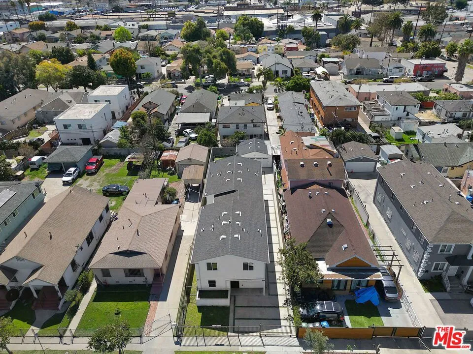 Los Angeles, California 90011, United States, 10 Bedrooms Bedrooms, ,6 BathroomsBathrooms,Residential,Active,101392