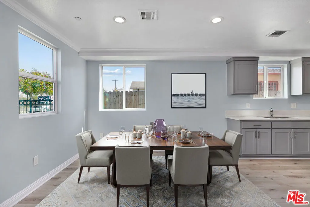 Los Angeles, California 90011, United States, 10 Bedrooms Bedrooms, ,6 BathroomsBathrooms,Residential,Active,101392