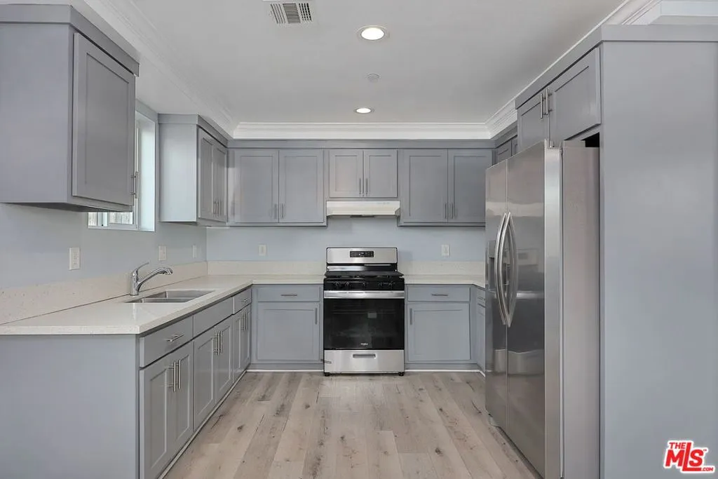 Los Angeles, California 90011, United States, 10 Bedrooms Bedrooms, ,6 BathroomsBathrooms,Residential,Active,101392