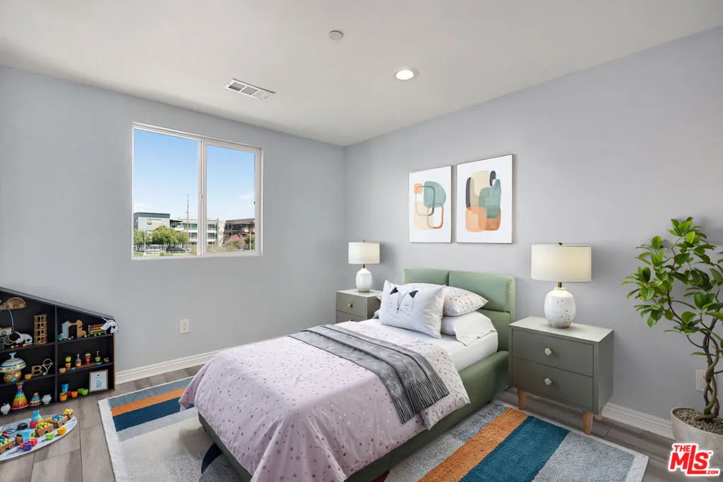 Los Angeles, California 90011, United States, 10 Bedrooms Bedrooms, ,6 BathroomsBathrooms,Residential,Active,101392