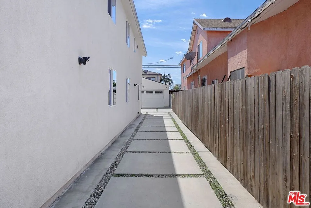 Los Angeles, California 90011, United States, 10 Bedrooms Bedrooms, ,6 BathroomsBathrooms,Residential,Active,101392