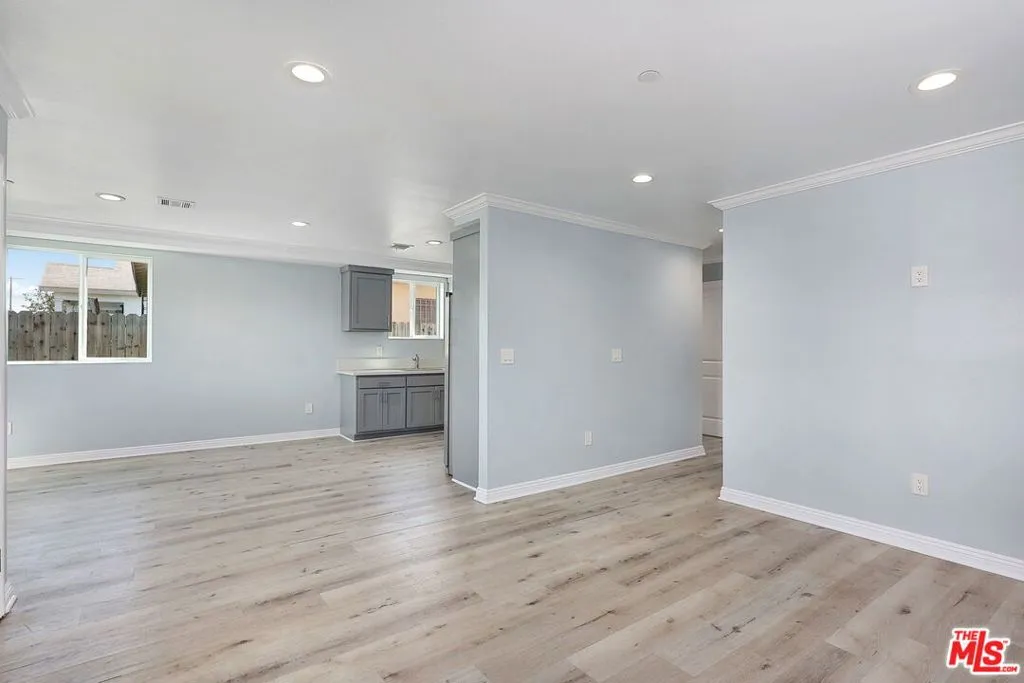 Los Angeles, California 90011, United States, 10 Bedrooms Bedrooms, ,6 BathroomsBathrooms,Residential,Active,101392