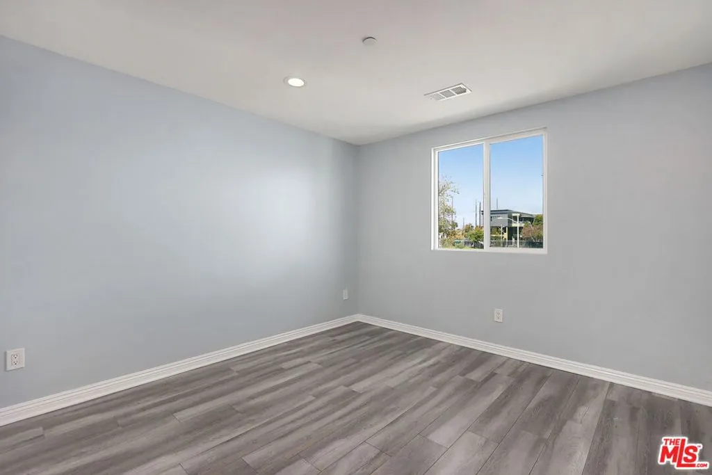 Los Angeles, California 90011, United States, 10 Bedrooms Bedrooms, ,6 BathroomsBathrooms,Residential,Active,101392