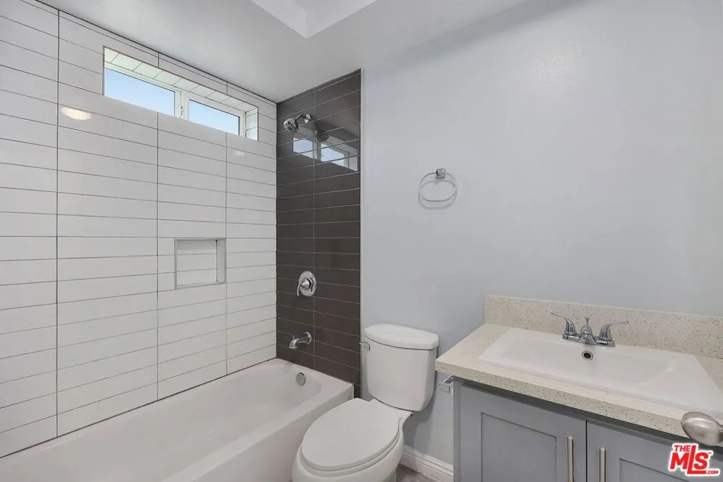 Los Angeles, California 90011, United States, 10 Bedrooms Bedrooms, ,6 BathroomsBathrooms,Residential,Active,101392