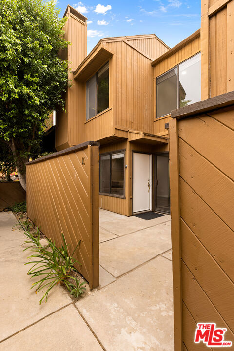 100 Hurlbut Street 10