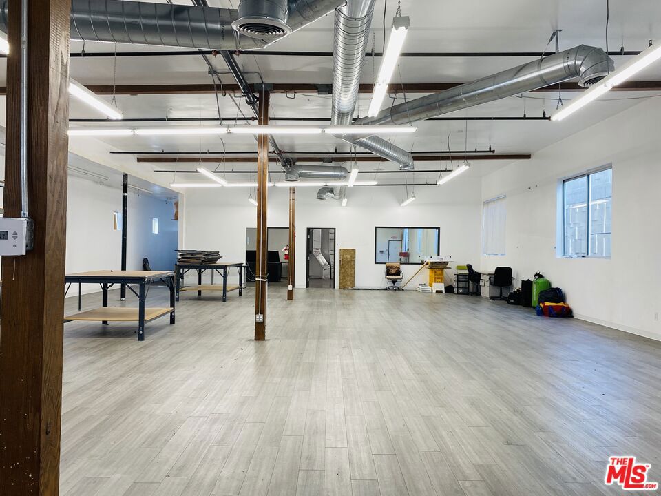 5112 W Jefferson Boulevard