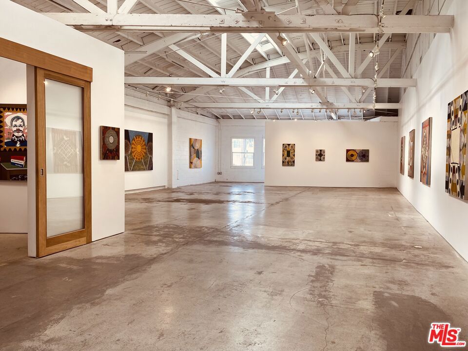 5112 W Jefferson Boulevard