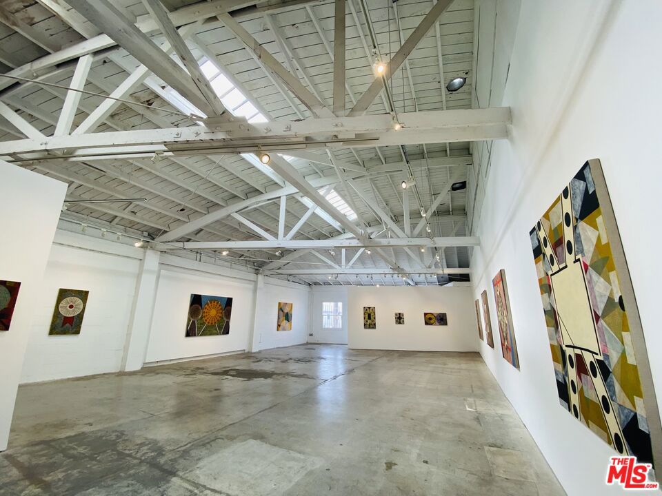 5112 W Jefferson Boulevard