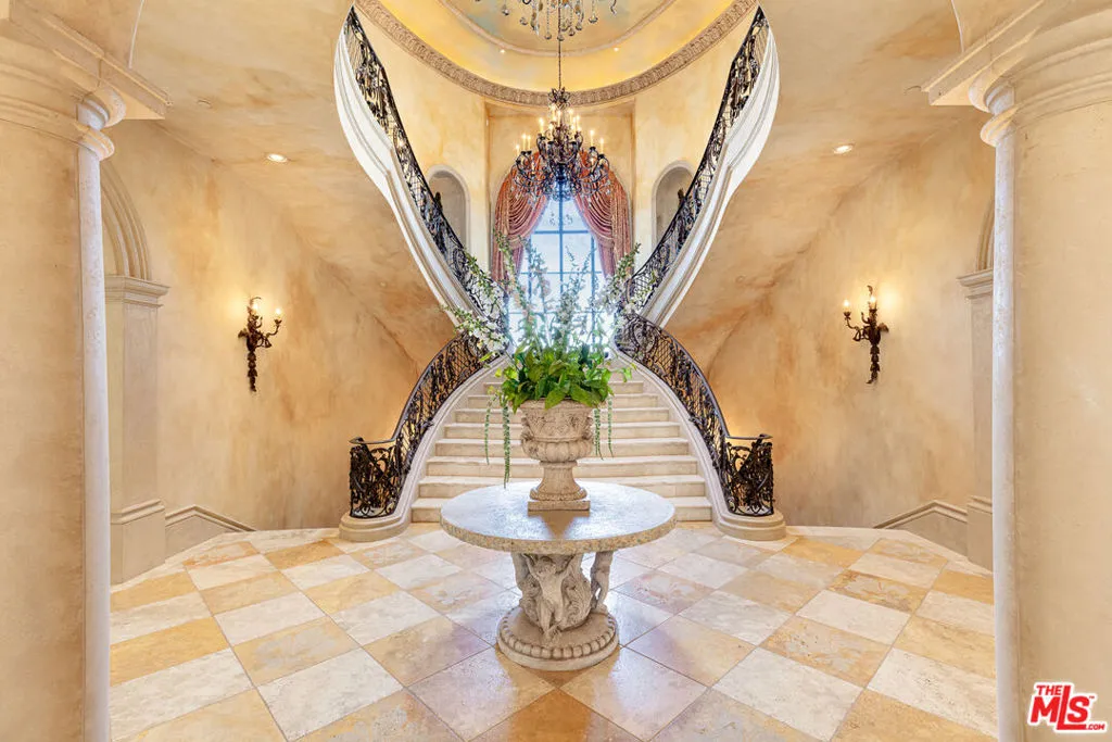 Calabasas, California 91302, United States, 7 Bedrooms Bedrooms, ,8 BathroomsBathrooms,Residential,Active,94041