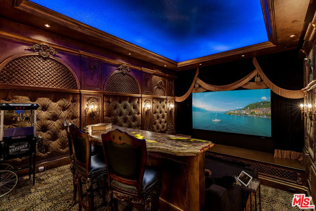 Calabasas, California 91302, United States, 7 Bedrooms Bedrooms, ,8 BathroomsBathrooms,Residential,Active,94041