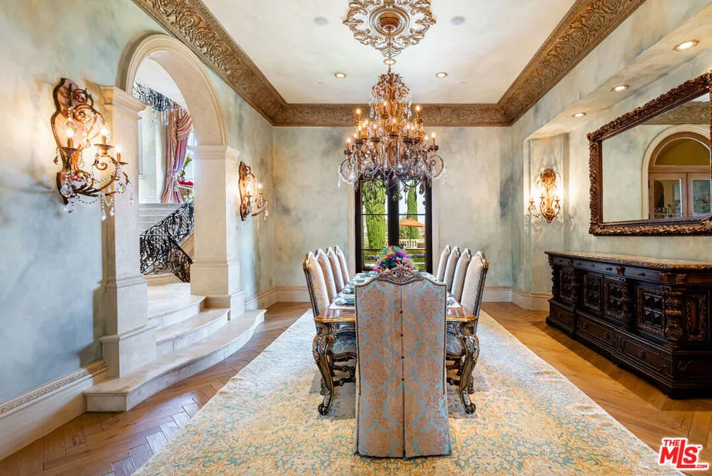 Calabasas, California 91302, United States, 7 Bedrooms Bedrooms, ,8 BathroomsBathrooms,Residential,Active,94041