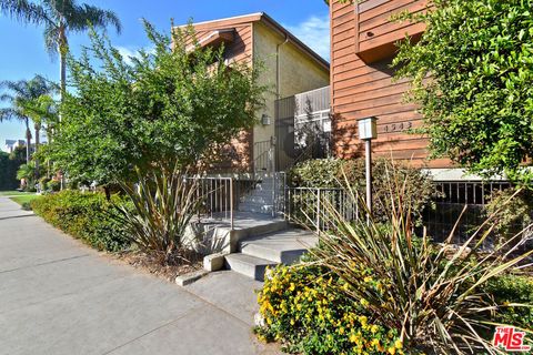 A home in Studio City