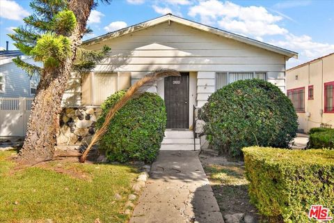 Single Family Residence in Los Angeles CA 2652 Palm Grove Avenue.jpg